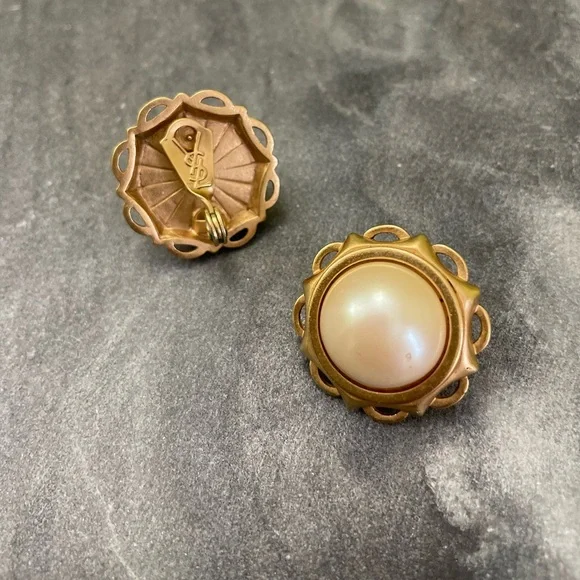 Vintage YSL Yves Saint Laurent Gold Pearl Earrings - Picture 10 of 17